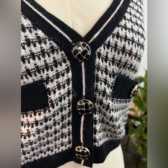 ✨ NWT London Kaye Cropped Cardigan Black & White Knit, Small ✨ - Picture 4 of 7